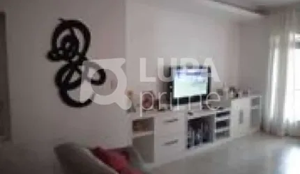 SOBRADO COM 4 QUARTOS E 3 VAGAS DE GARAGEM A VENDA NA PARADA INGLESA