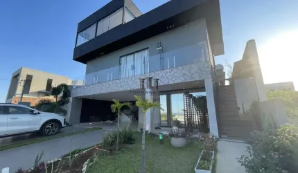 Casa com piscina aquecida e sauna 3 suites em Condominio Vespasiano