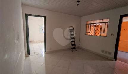 Casa térrea com 3 quartos à venda ou para locação em Jardim Textil - SP
