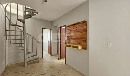 Apartamento à venda no Centro, 2 quartos e área externa.