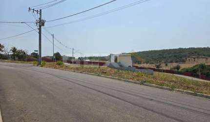 Terreno em condomínio horizontal de 923,91 m² com toda infraestrutura