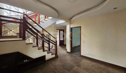 Casa de 2 pavimentos à venda no Sidil, 4 quartos com 2 suítes e espaço gourmet.
