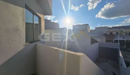 Sobrado no bairro Dona Rosa, 2 quartos e cozinha americana.