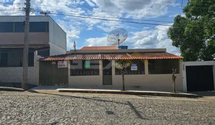 Casa no bairro Belvedere, na Rua LaPaz com 03 quartos e 02 vagas