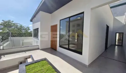Casa à venda no bairro São José com 3 quartos sendo 1 suíte com closet.