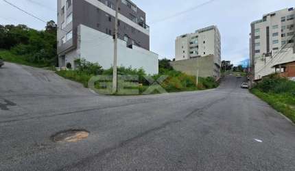 Lote à venda 12x25 de esquina no bairro Sídil.