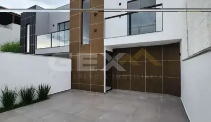 Casa à venda no bairro Interlagos, 3 quartos sendo 1 suíte.