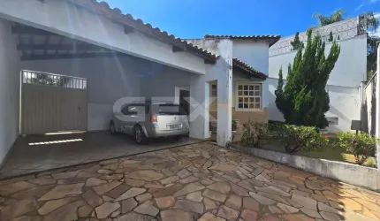 Casa à venda com lote de 480m², 03 quartos, 01 suíte, 04 vagas, Rua Sacramento,