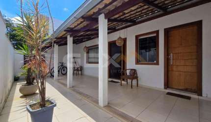 Casa à venda no bairro Sidil, 3 quartos sendo 1 suíte e 4 vagas.