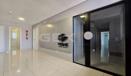 Salas comerciais à venda no Centro, com marcenaria completa.