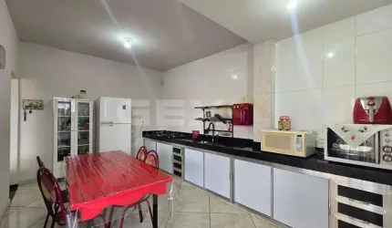 Casa à venda no bairro Nações de 3 pavimentos, 4 quartos e terraço com cozinha g