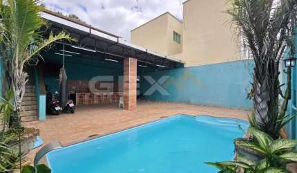 Casa à venda de 3 pavimentos no bairro Halim Souki, 4 quartos, 2 suítes e 6 vaga