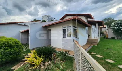 Casa à venda, 03 quartos, 01 suíte, escritório, espaço gourmet com Spa, 04 vagas