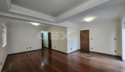 Cobertura triplex à venda no Centro, 5 quartos, 2 suítes e 2 vagas.