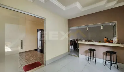 Casa à venda de 3 pavimentos no Santa Tereza, 3 quartos, 1 suíte e área gourmet.