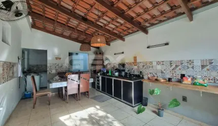 Casa à venda no bairro Davanuze, 2 quartos e espaço gourmet.