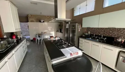Mansão Cinematográfica em Condomínio em Pendotiba.