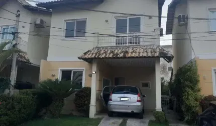 Excelente Casa no Condomínio Petit Village.
