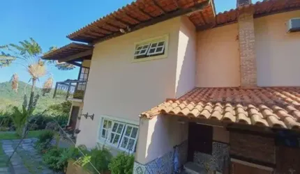 Excelente Casa em Condomínio com Terreno de 2000m2