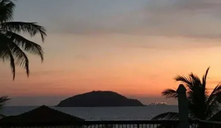 Linda Casa em Camboinhas Dentro de Condomínio Fechado.