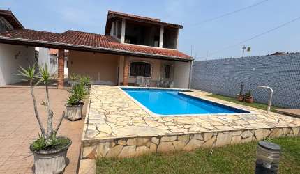 Sobrado à venda com 3 quartos, 3  banheiros, piscina no Pontal Santa Marina em Caraguatatuba-SP