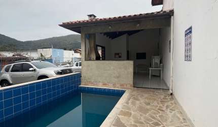 Casa em Condomínio Fechado, 2 quartos, 2 banheiros, Piscina na Martim de Sá em Caraguatatuba-SP