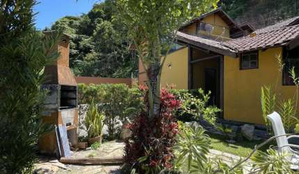 Sobrado / Condomínio fechado pronto para morar e desfrutar bons momentos com a família e amigos