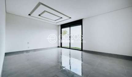 Casa em condomínio à venda, 3 quartos, 3 suítes, 4 vagas, Laranjeiras - Uberlândia/MG