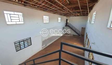Casa para aluguel, 4 quartos, 2 vagas, Segismundo Pereira - Uberlândia/MG