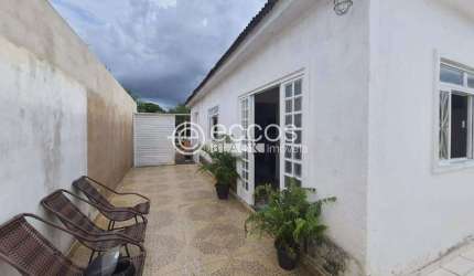 Casa à venda, 3 quartos, 2 vagas, Alto Umuarama - Uberlândia/MG