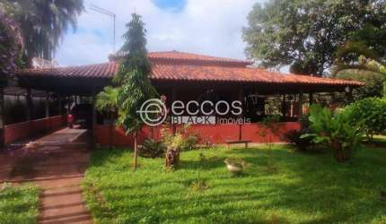 Chácara à venda, 3 quartos, 1 suíte, 6 vagas, Zona Rural - Uberlândia/MG