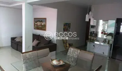Casa à venda, 3 quartos, 3 suítes, 2 vagas, Jardim Europa - Uberlândia/MG