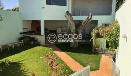 Casa à venda, 5 quartos, 2 suítes, 5 vagas, Cidade Jardim - Uberlândia/MG