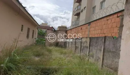 Casa à venda, 3 quartos, 1 vaga, Santa Mônica - Uberlândia/MG