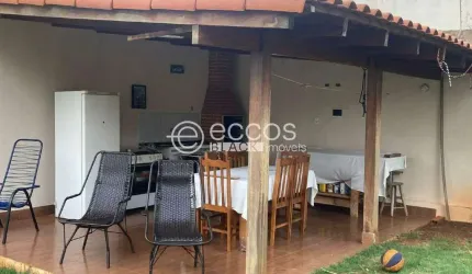 Casa à venda, 4 quartos, 2 suítes, 4 vagas, Santa Mônica - Uberlândia/MG