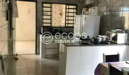Casa à venda, 2 quartos, 2 vagas, Laranjeiras - Uberlândia/MG