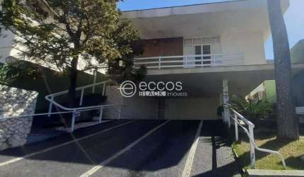 Casa à venda, 6 quartos, 1 suíte, 2 vagas, Tabajaras - Uberlândia/MG