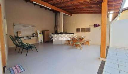 Casa à venda, 3 quartos, 1 suíte, 2 vagas, Chácaras Tubalina e Quartel - Uberlândia/MG