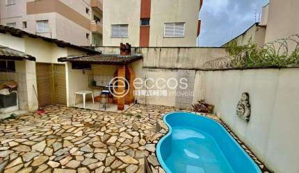 Casa à venda, 3 quartos, 1 suíte, 2 vagas, Santa Mônica - Uberlândia/MG