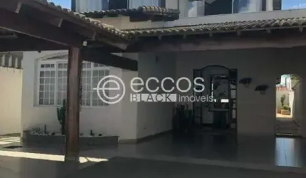 Casa à venda, 3 quartos, 3 suítes, 4 vagas, Saraiva - Uberlândia/MG