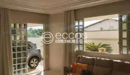 Casa à venda, 5 quartos, 1 suíte, 2 vagas, Vigilato Pereira - Uberlândia/MG