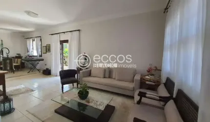 Casa à venda, 3 quartos, 1 suíte, 4 vagas, Cidade Jardim - Uberlândia/MG