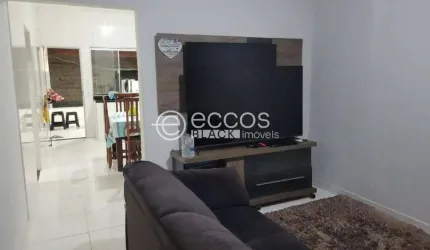 Casa à venda, 2 quartos, 1 suíte, 2 vagas, Jardim das Palmeiras - Uberlândia/MG