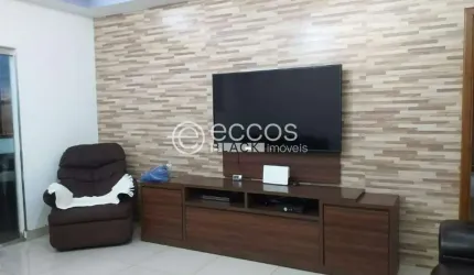 Casa à venda, 4 quartos, 2 suítes, 2 vagas, Santa Mônica - Uberlândia/MG