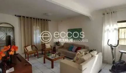 Casa à venda, 3 quartos, 1 suíte, 1 vaga, Vigilato Pereira - Uberlândia/MG