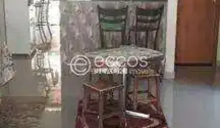 Casa à venda, 2 quartos, 1 suíte, 2 vagas, Novo Mundo - Uberlândia/MG