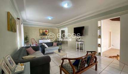 Casa à venda, 3 quartos, 1 suíte, 2 vagas, Cidade Jardim - Uberlândia/MG
