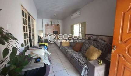 Casa à venda, 3 quartos, 1 suíte, 6 vagas, Tabajaras - Uberlândia/MG
