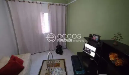 Casa à venda, 3 quartos, 1 suíte, 6 vagas, Cidade Jardim - Uberlândia/MG