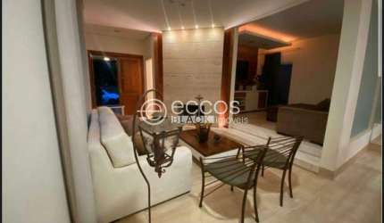 Casa em condomínio à venda, 3 quartos, 1 suíte, 2 vagas, Aclimação - Uberlândia/MG